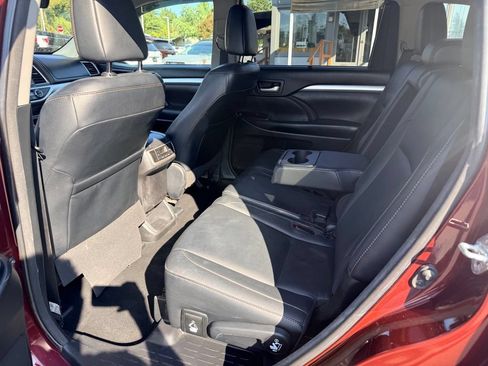 Used 2018 Toyota Highlander XLE AWD/4WD image 31