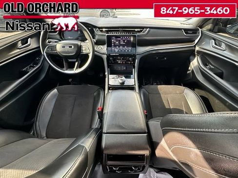 Used 2023 Jeep Grand Cherokee Altitude AWD/4WD image 16