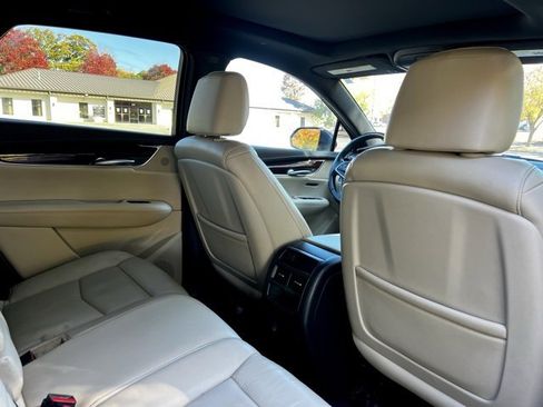 Used 2017 Cadillac XT5 Luxury w/ Driver Awareness Package image 20