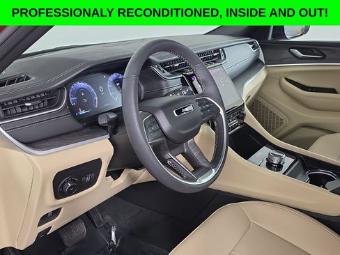 Used 2025 Jeep Grand Cherokee Limited w/ Black Appearance Package RWD image 7
