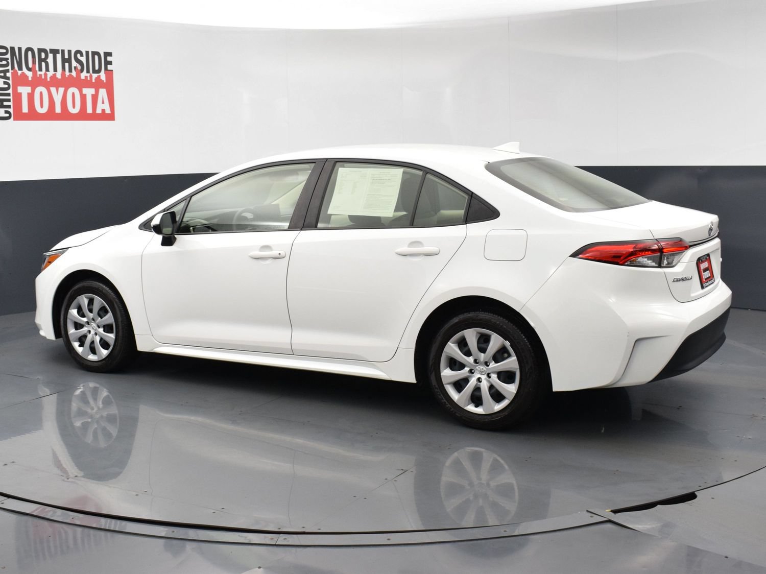 Used 2024 Toyota Corolla LE FWD image 2