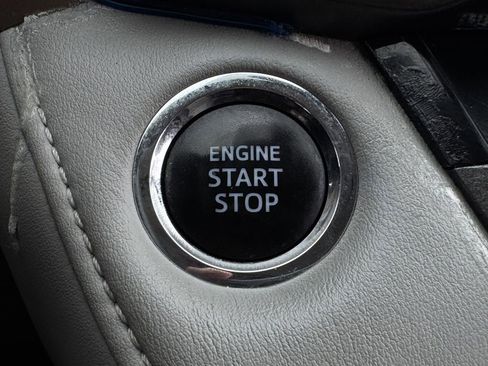 Used 2015 Toyota RAV4 Limited w/ Technology Package FWD image 20