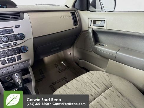 Used 2010 Ford Focus SE image 20