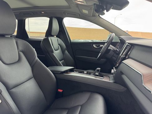 Used 2022 Volvo XC60 B5 Momentum w/ Climate Package image 42