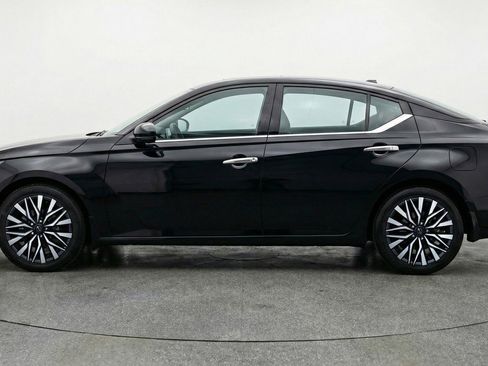Used 2025 Nissan Altima 2.5 SV FWD image 5