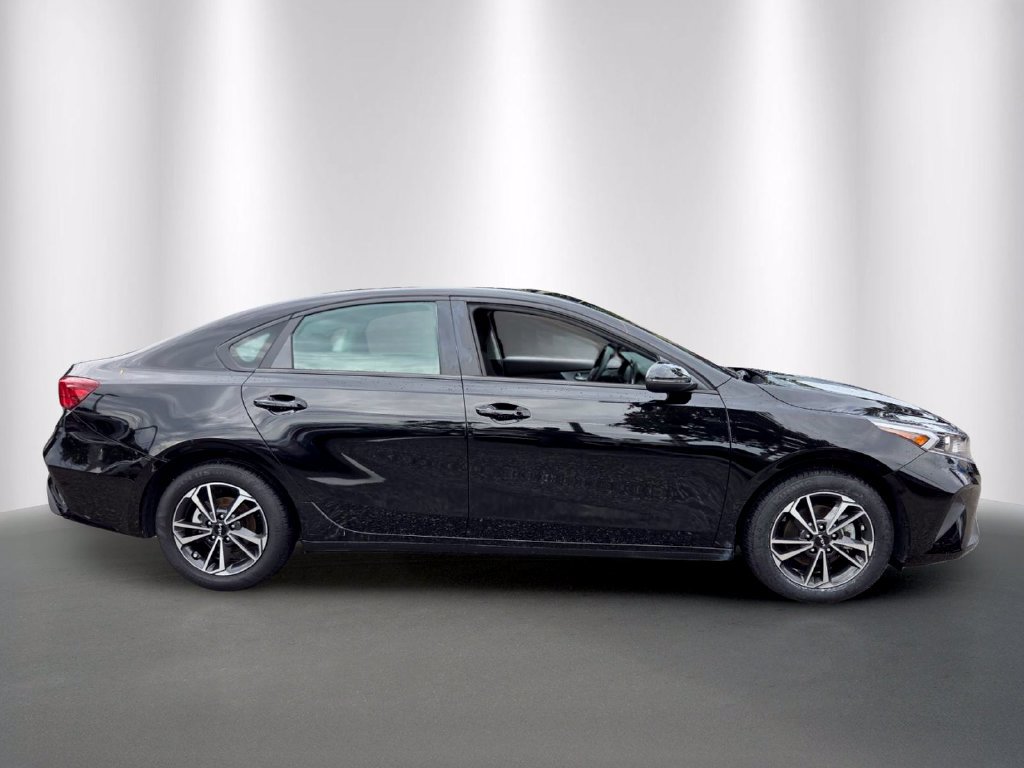Used 2024 Kia Forte LXS w/ LXS Technology Package FWD image 8