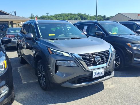 Used 2021 Nissan Rogue SV w/ Premium Package AWD/4WD image 3