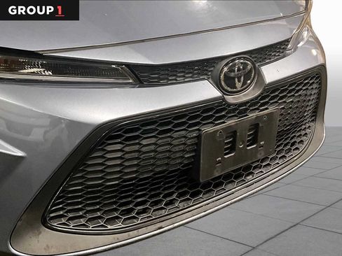 Used 2021 Toyota Corolla LE FWD image 30