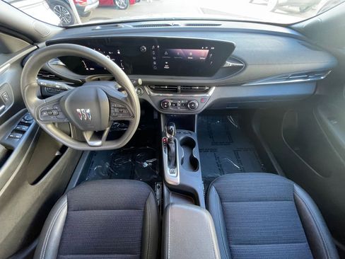 Used 2025 Buick Envista Preferred image 32