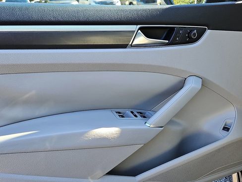 Used 2017 Volkswagen Passat 1.8T R-Line image 13