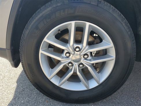 Used 2017 Jeep Grand Cherokee Laredo w/ Quick Order Package 2BE image 9