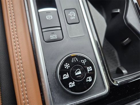 Used 2024 Nissan Pathfinder Platinum image 27