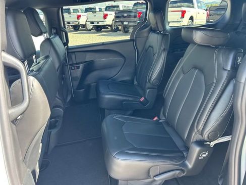 New 2026 Chrysler Pacifica Select image 34