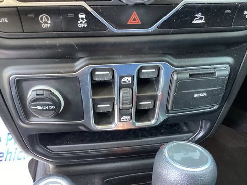 Used 2023 Jeep Wrangler Unlimited Sport AWD/4WD image 39