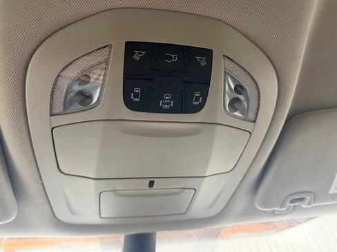 Used 2024 Chrysler Pacifica Touring-L FWD image 16