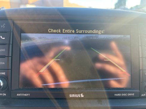 Used 2012 Chrysler Town & Country Touring-L w/ Entertainment Group #2 FWD image 4