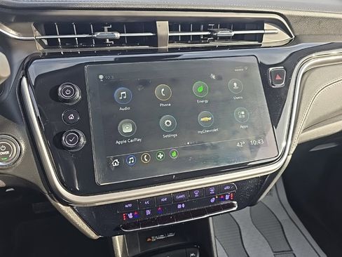 Used 2022 Chevrolet Bolt EUV LT w/ Convenience Package image 11