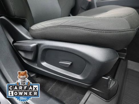 Used 2022 Ford Explorer XLT image 17