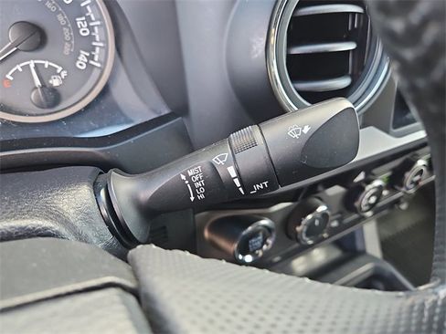 Used 2017 Toyota Tacoma TRD Sport image 21