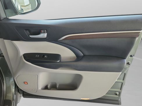 Used 2015 Toyota Highlander Limited image 13