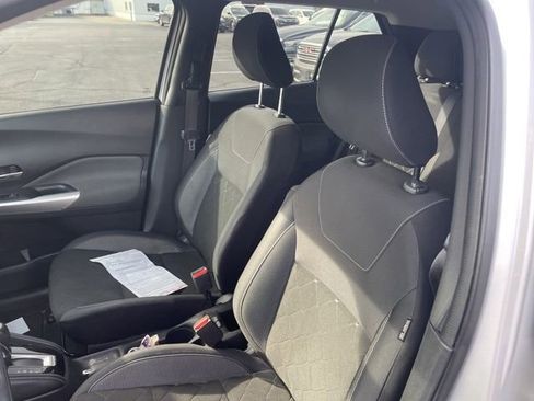Used 2018 Nissan Kicks SV FWD image 17