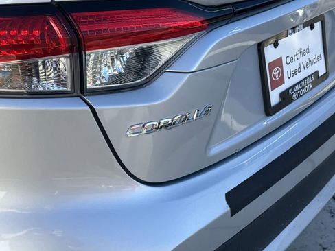 Used 2020 Toyota Corolla LE image 9