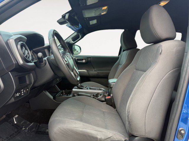 Used 2018 Toyota Tacoma TRD Sport AWD/4WD image 4