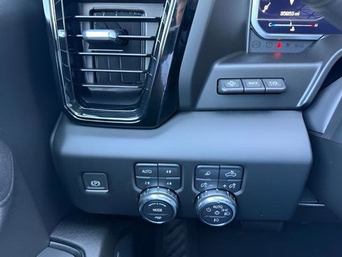 Used 2024 GMC Sierra 1500 AT4 w/ Technology Package AWD/4WD image 19