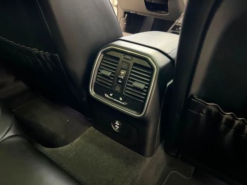 Used 2023 Porsche Macan Turbo image 37