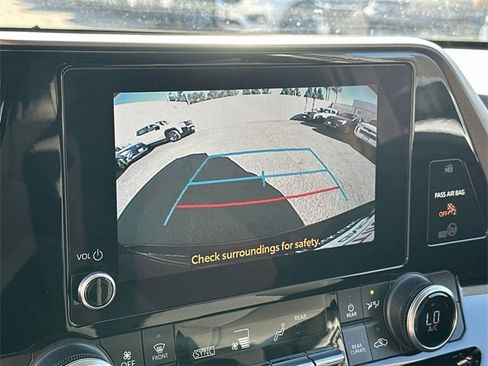 Used 2023 Toyota Highlander LE image 14