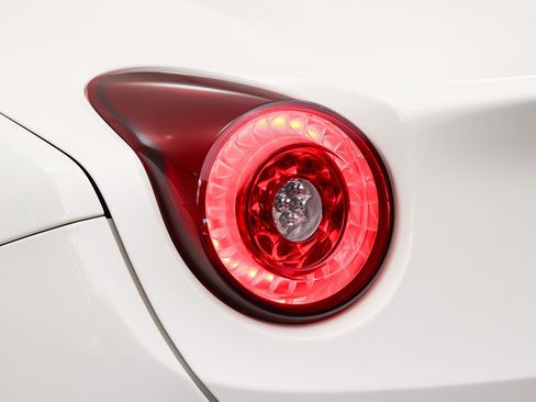 Used 2017 Ferrari California T RWD image 19