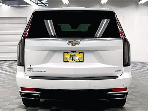 Used 2023 Cadillac Escalade Premium Luxury image 4