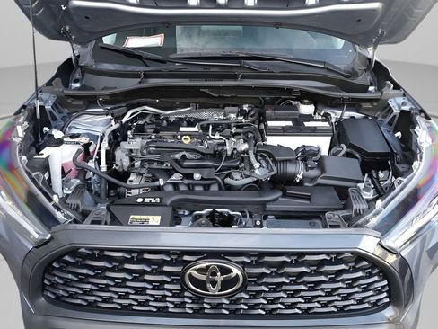Certified 2022 Toyota Corolla Cross LE AWD/4WD image 9