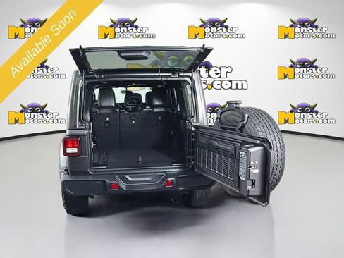 Used 2018 Jeep Wrangler Unlimited Sahara AWD/4WD image 25