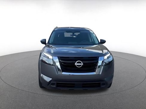 Used 2025 Nissan Pathfinder SV FWD image 4