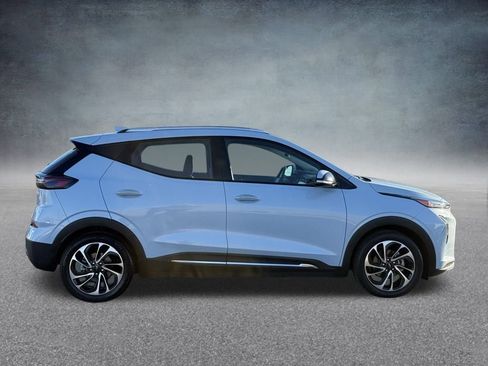 Used 2022 Chevrolet Bolt EUV Premier w/ Sun & Sound Package image 3