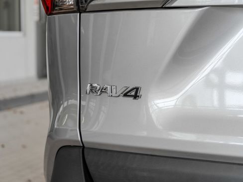 Used 2021 Toyota RAV4 Limited image 22