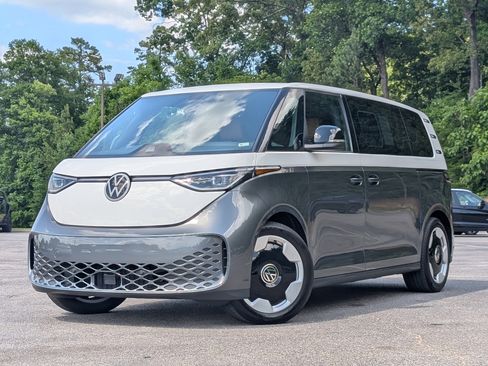 Used 2025 Volkswagen ID. Buzz Pro S Plus RWD image 4