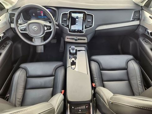 Certified 2025 Volvo XC90 B6 Ultra w/ Lounge Package image 11
