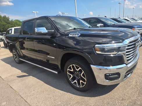 Used 2025 RAM 1500 Laramie AWD/4WD image 2