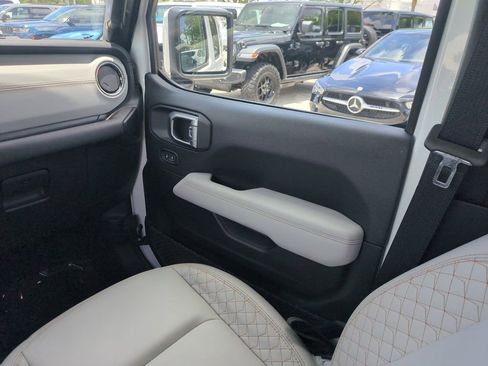 Used 2023 Jeep Wrangler Unlimited Sahara AWD/4WD image 18