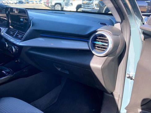 Certified 2025 Chevrolet Trax LT w/ Driver Confidence Package image 19