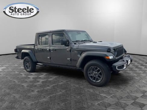 New 2025 Jeep Gladiator Sport image 7