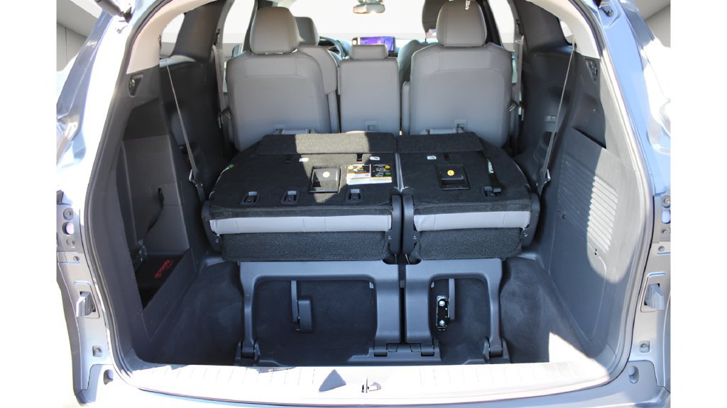Certified 2025 Toyota Sienna XLE FWD image 21