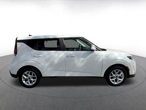 Used 2025 Kia Soul LX w/ LX Technology Package image 16
