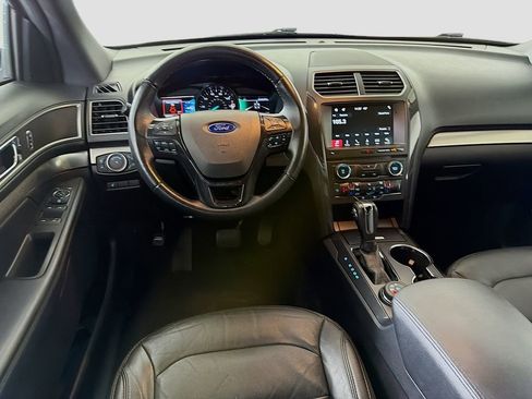 Used 2018 Ford Explorer XLT w/ Equipment Group 202A image 25