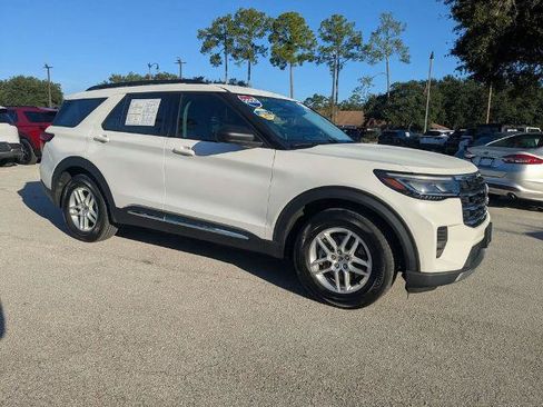 Certified 2025 Ford Explorer Active RWD image 2
