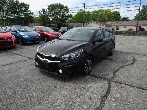 Used 2019 Kia Forte LXS FWD image 3