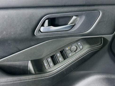 Used 2025 Nissan Rogue SV FWD image 22