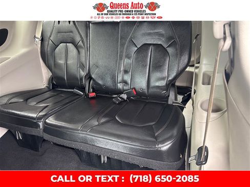 Used 2019 Chrysler Pacifica Touring-L image 43